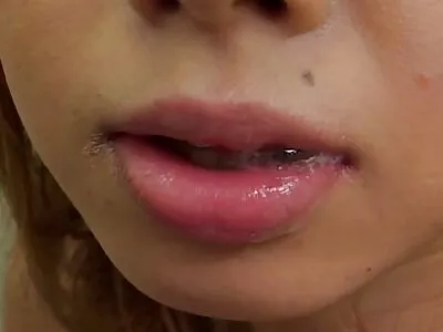 Jasmine Jae älskar känslan av gigantisk svart kuk i hennes rumpa