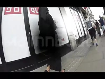 Riley Reid blir urbenad bakifrån efter att ha givit huvudet