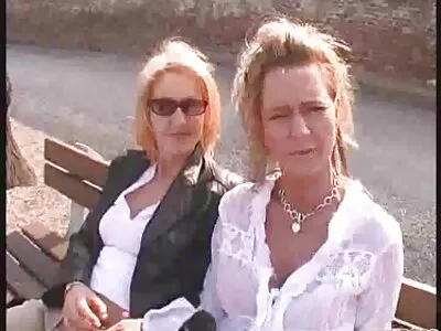 MILF Eva Notty med stora tuttar och röv får en stor kuk i sin våta fitta