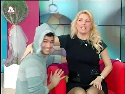 Professor Brittany Andrews suger kuk och har sex med en elev i klassen