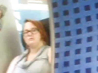 Mager slampa Lola Fae får sin lilla fitta knullad hårt