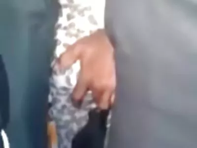 Ganska blond tillfredsställer slumpmässiga turister