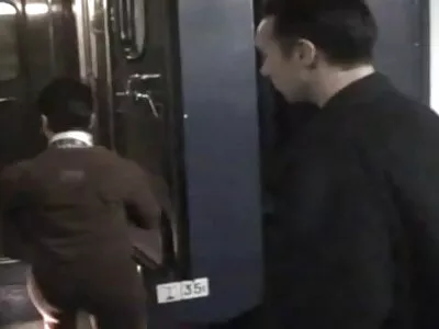 Maid Ella Hughes knullar med besökaren och heta Jasmine James