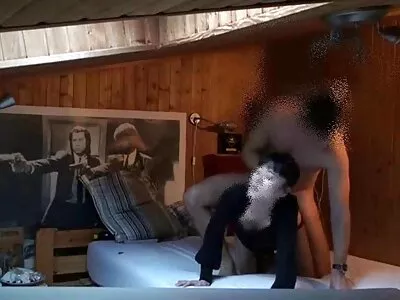 Naken brunett knullar hennes bästa vän