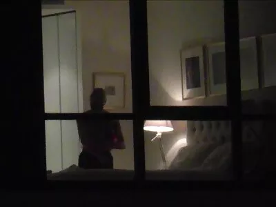 Liten blondin föll för sin personliga tränare