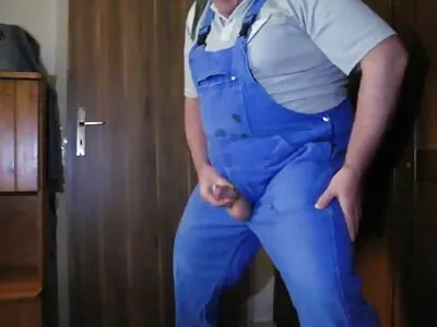 Stor röv brunett spikas och hamras vid poolen