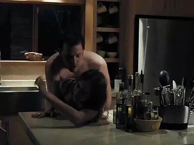 Avi Love och den sexiga massören Valentina Nappi har lesbiskt sex