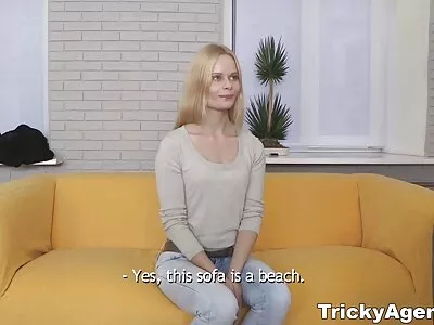 Rödhårig babe hade sex på kontoret